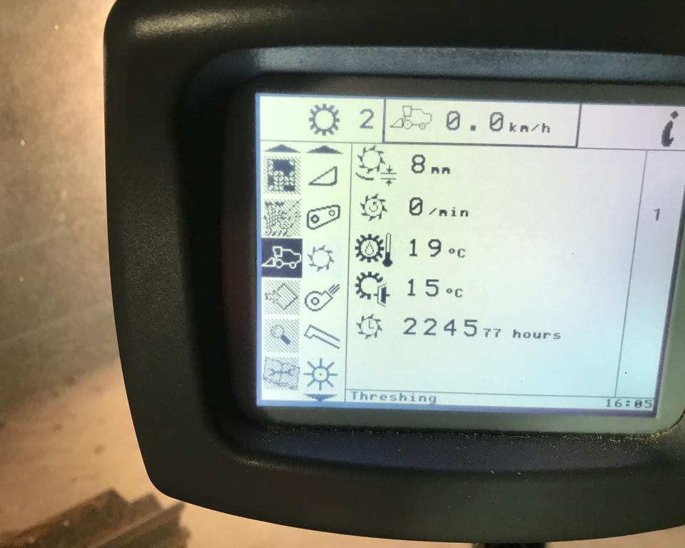NEW HOLLAND CX820 COMBINE HARVESTER