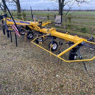 NEW HOLLAND  PROTED 690 TEDDER