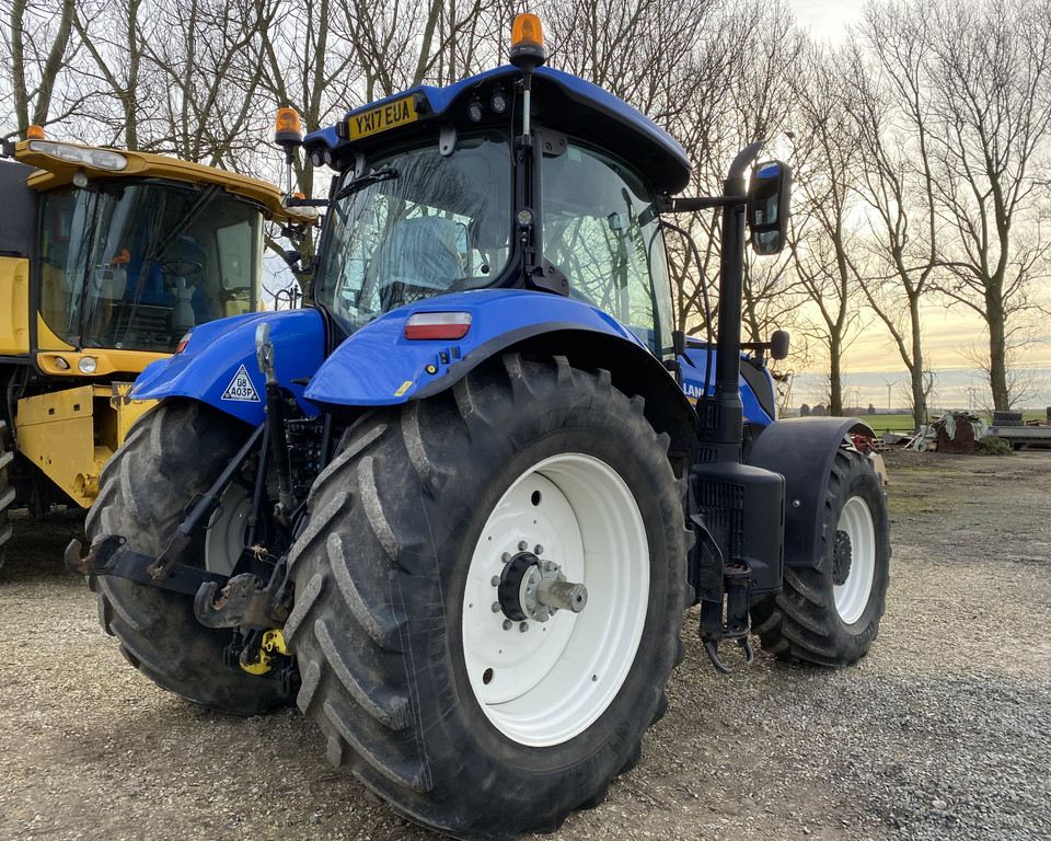 NEW HOLLAND T7.230 TRACTOR