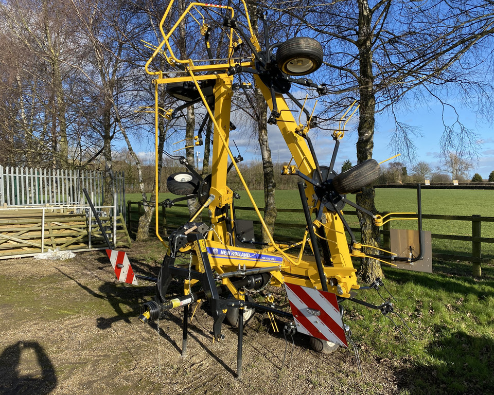 NEW HOLLAND PROTED 760 TEDDER