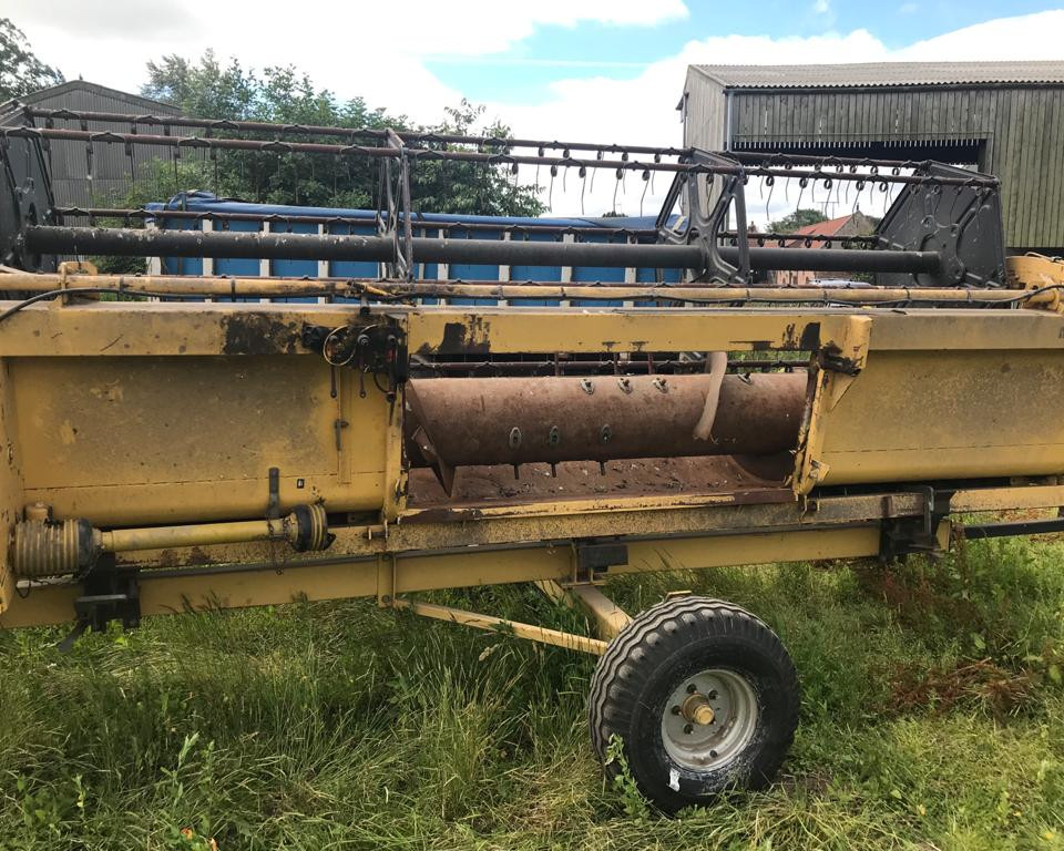 NEW HOLLAND TX62 COMBINE