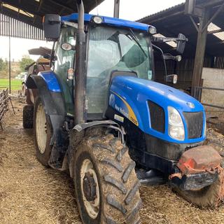 NEW HOLLAND T6020 TRACTOR