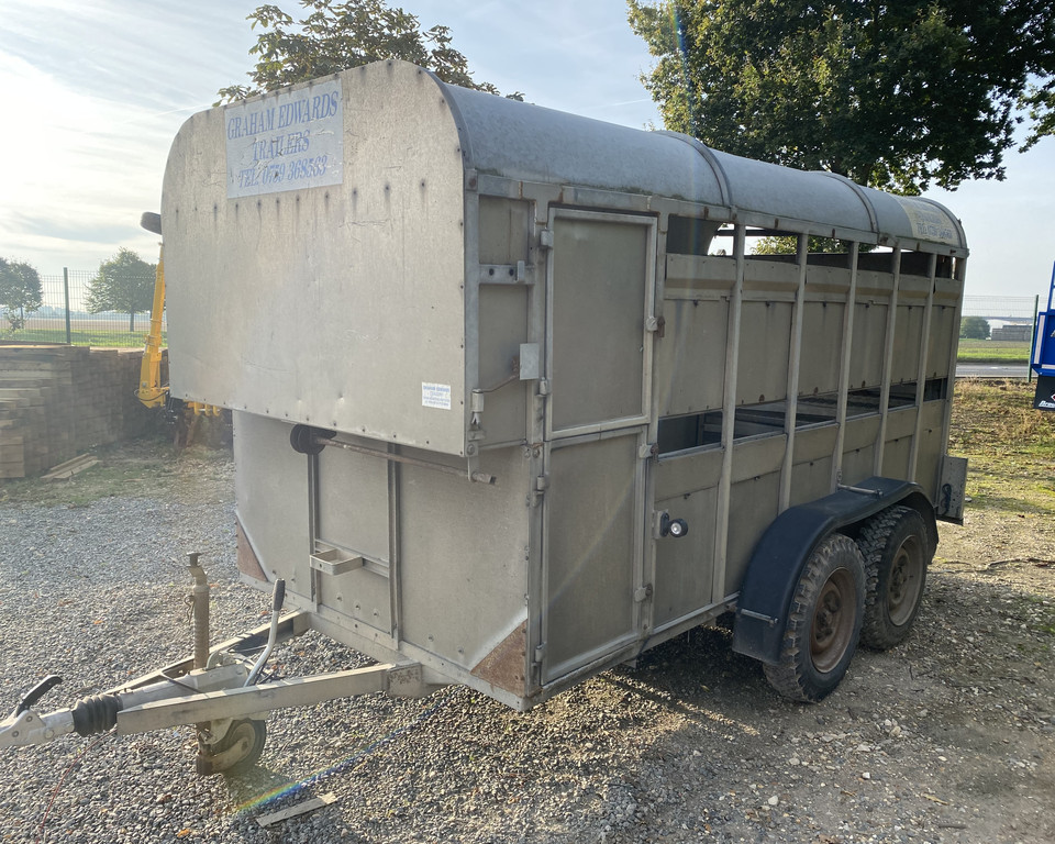 GRAHAM EDWARDS TWIN AXLE LIVESTOCK TRAILER