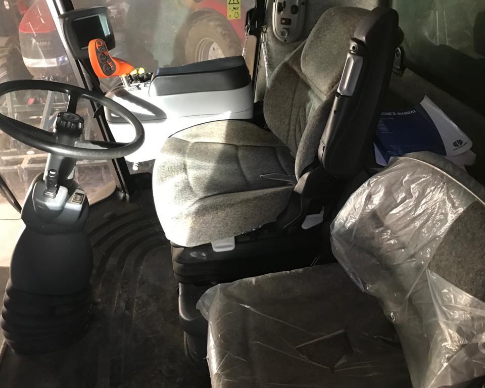 NEW HOLLAND CX820 COMBINE HARVESTER