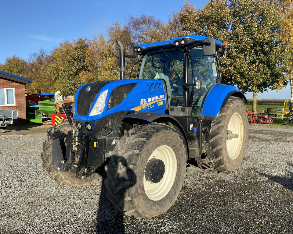 NEW HOLLAND T7.245 TRACTOR