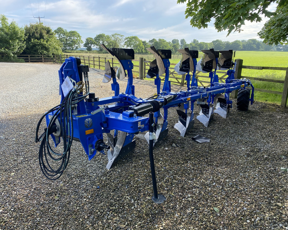 NEW HOLLAND PHVS4 4+1 PLOUGH