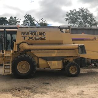 NEW HOLLAND TX62 COMBINE