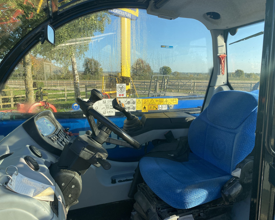 NEW HOLLAND LM7.42 ELITE TELEHANDLER