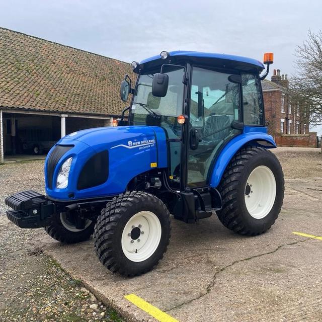 NEW HOLLAND BOOMER 50 TRACTOR