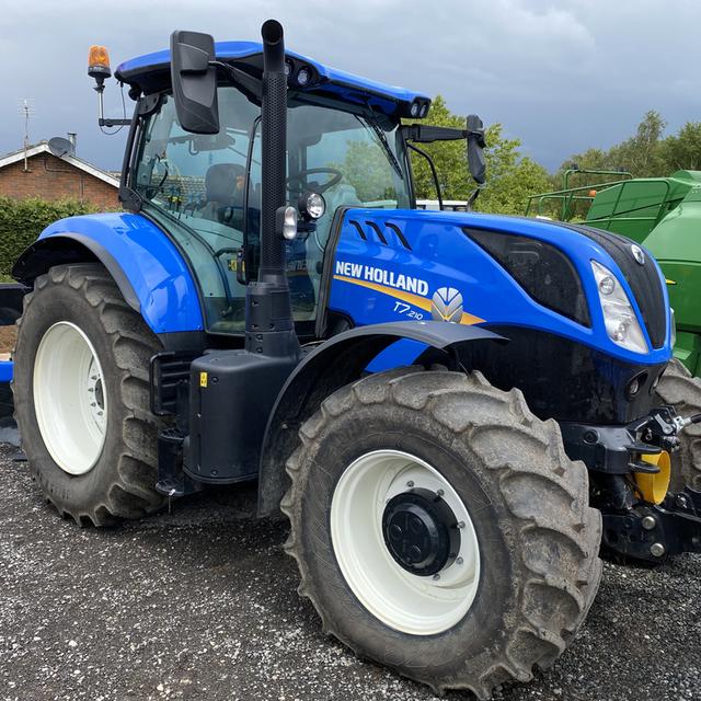 NEW HOLLAND T7.210 CLASSIC TRACTOR