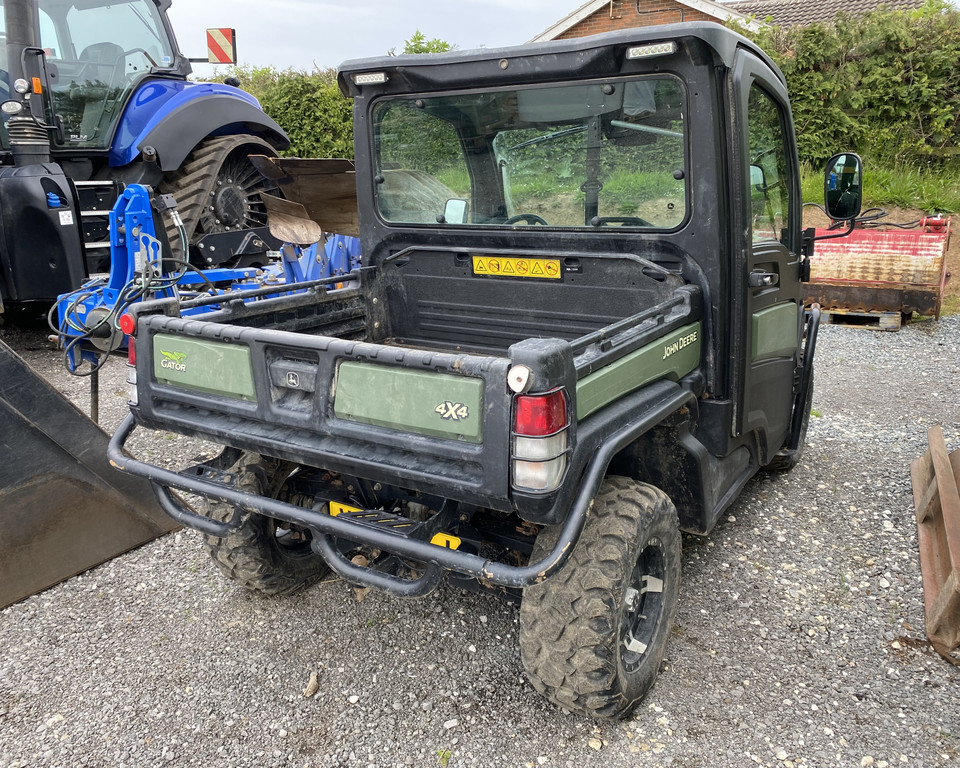 JOHN DEERE GATOR 865M