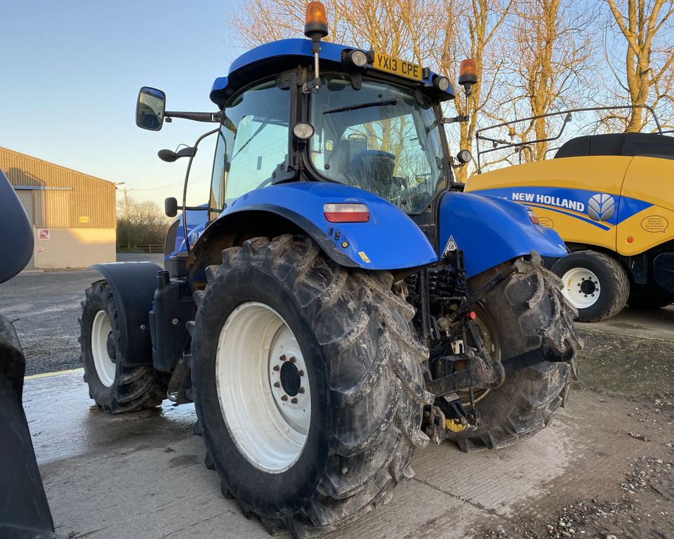 NEW HOLLAND T7.200 POWER COMMAND TRACTOR