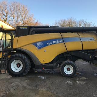 NEW HOLLAND CX820 COMBINE HARVESTER
