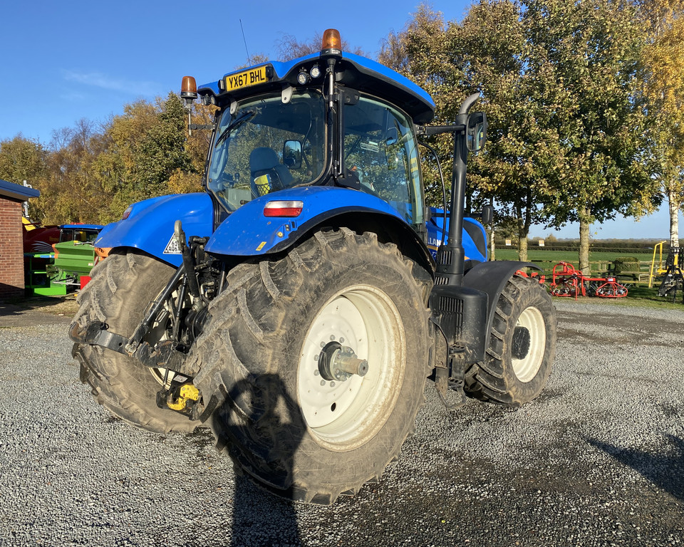 NEW HOLLAND T7.245 TRACTOR