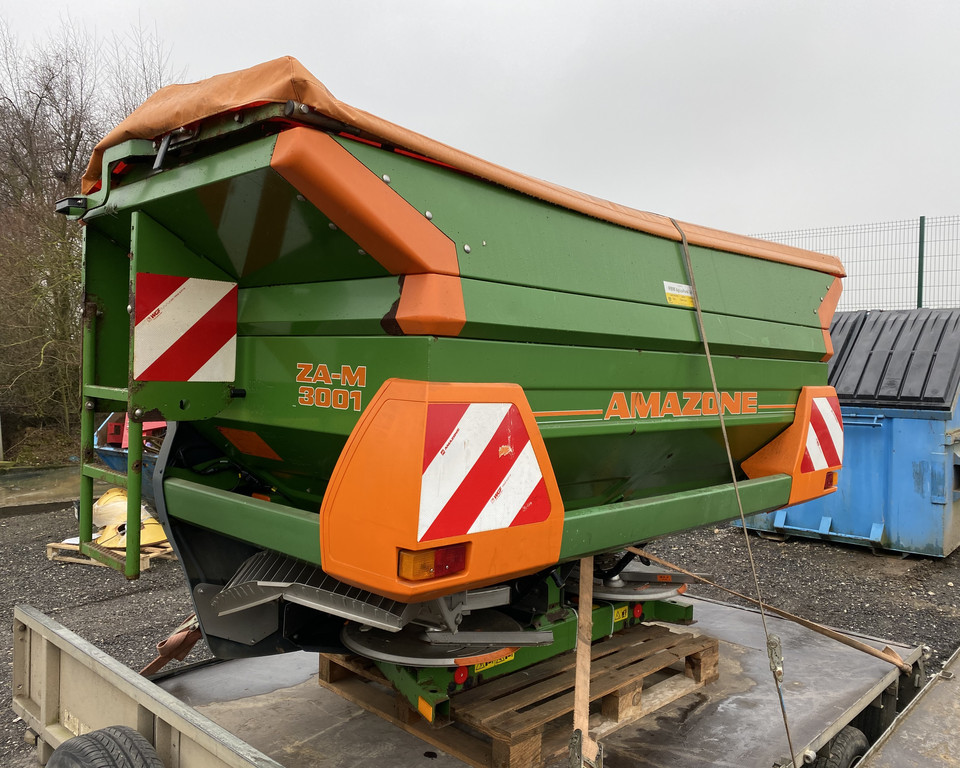 AMAZONE ZA-M3001 FERTILIZER SPREADER