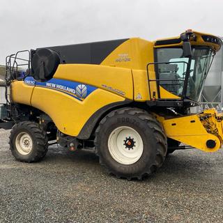 NEW HOLLAND CR8.90 COMBINE