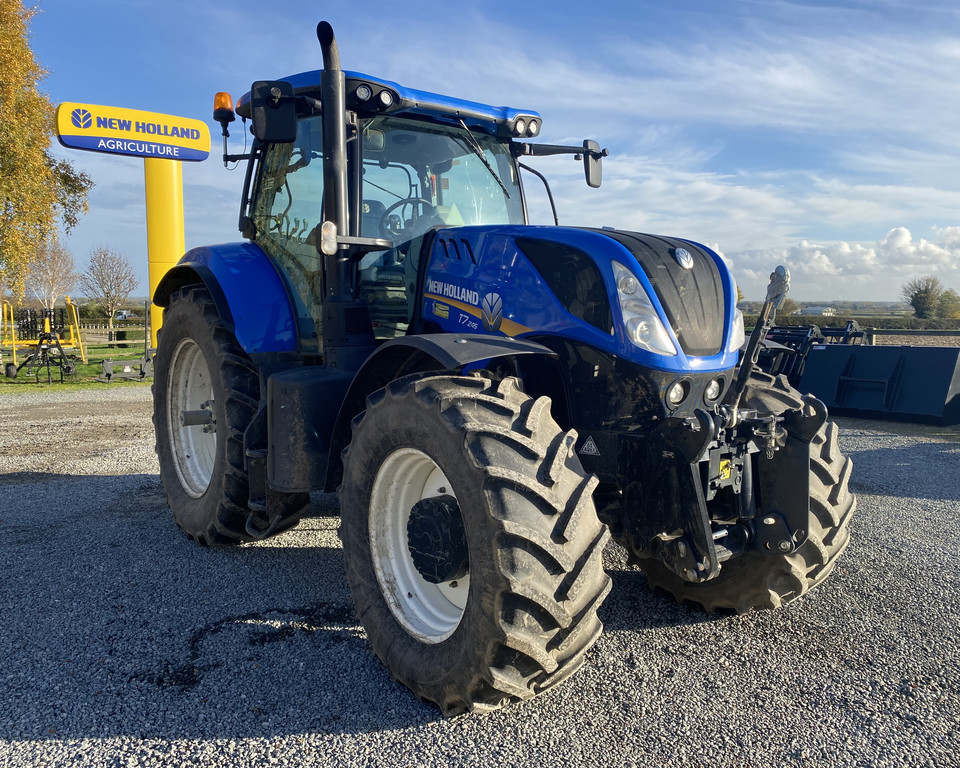 NEW HOLLAND T7.245 TRACTOR