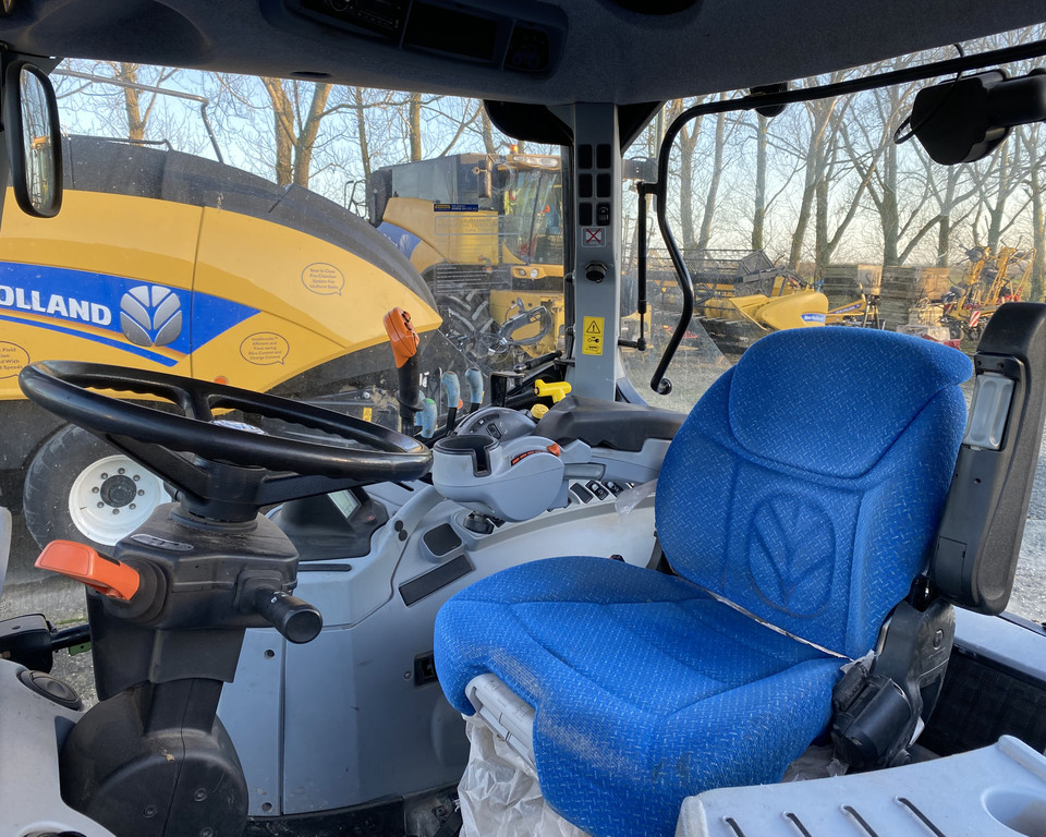 NEW HOLLAND T7.200 POWER COMMAND TRACTOR