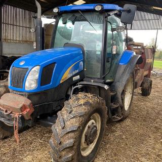 NEW HOLLAND T6020 TRACTOR