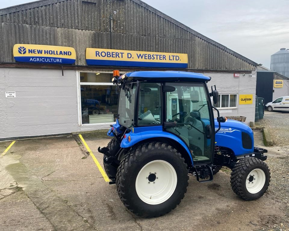 NEW HOLLAND BOOMER 50 TRACTOR