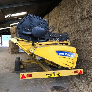 NEW HOLLAND CR9060 COMBINE HARVESTER