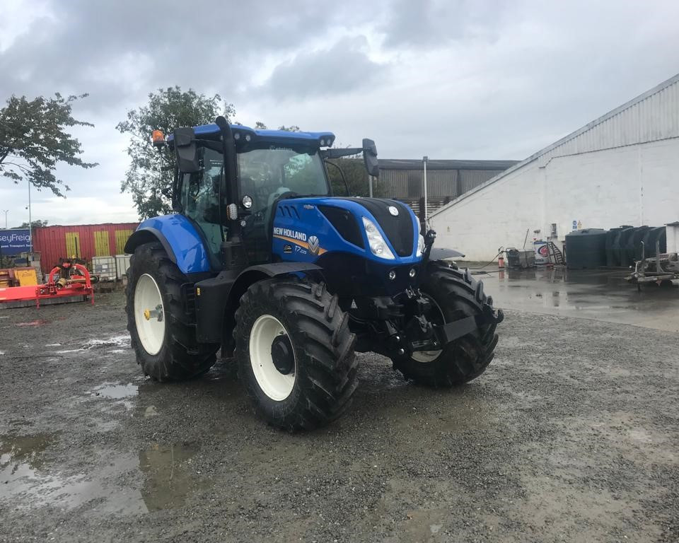 NEW HOLLAND T7.225 AC TRACTOR