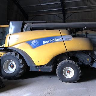 NEW HOLLAND CR9060 COMBINE HARVESTER