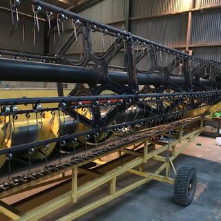 NEW HOLLAND CX820 COMBINE HARVESTER