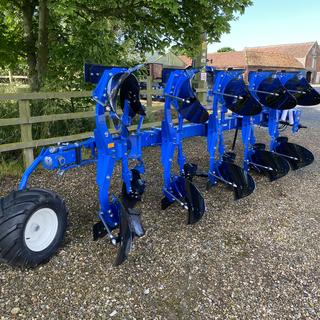 NEW HOLLAND PHVS4 4+1 PLOUGH