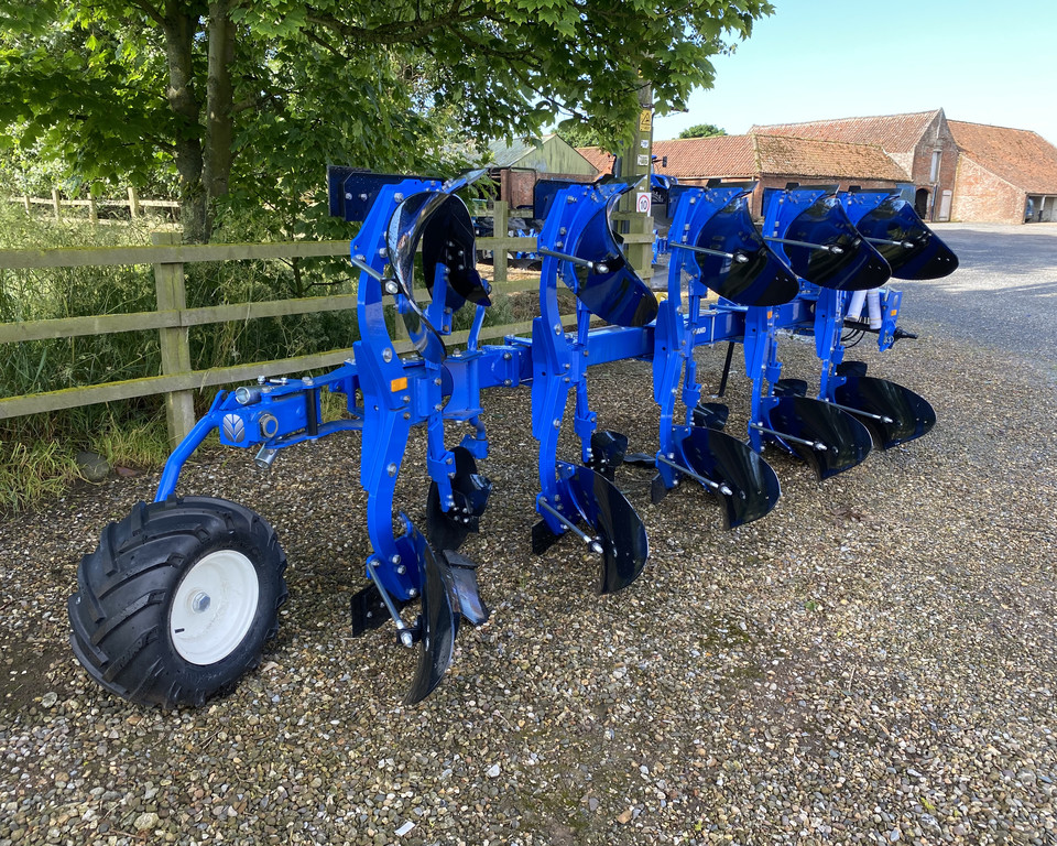 NEW HOLLAND PHVS4 4+1 PLOUGH