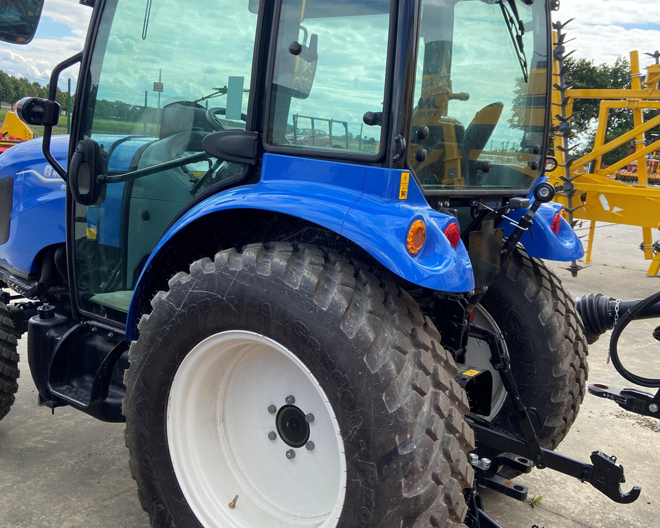 NEW HOLLAND BOOMER 50 CAB TRACTOR
