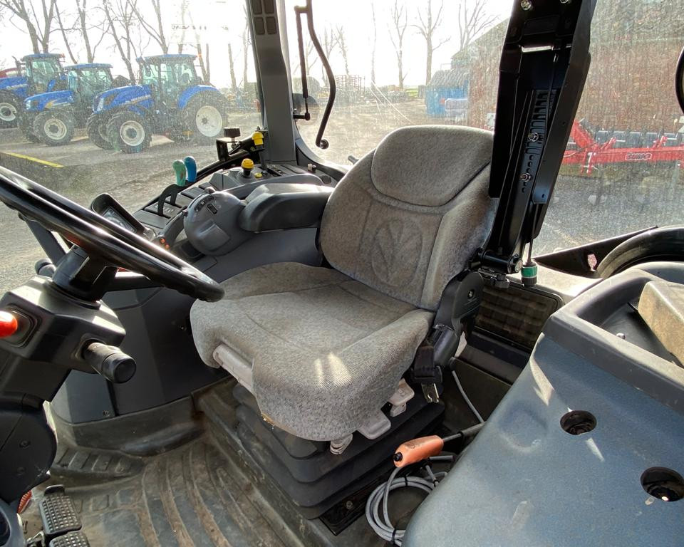 NEW HOLLAND TS115A TRACTOR