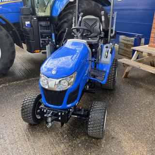 NEW HOLLAND BOOMER 25 TRACTOR