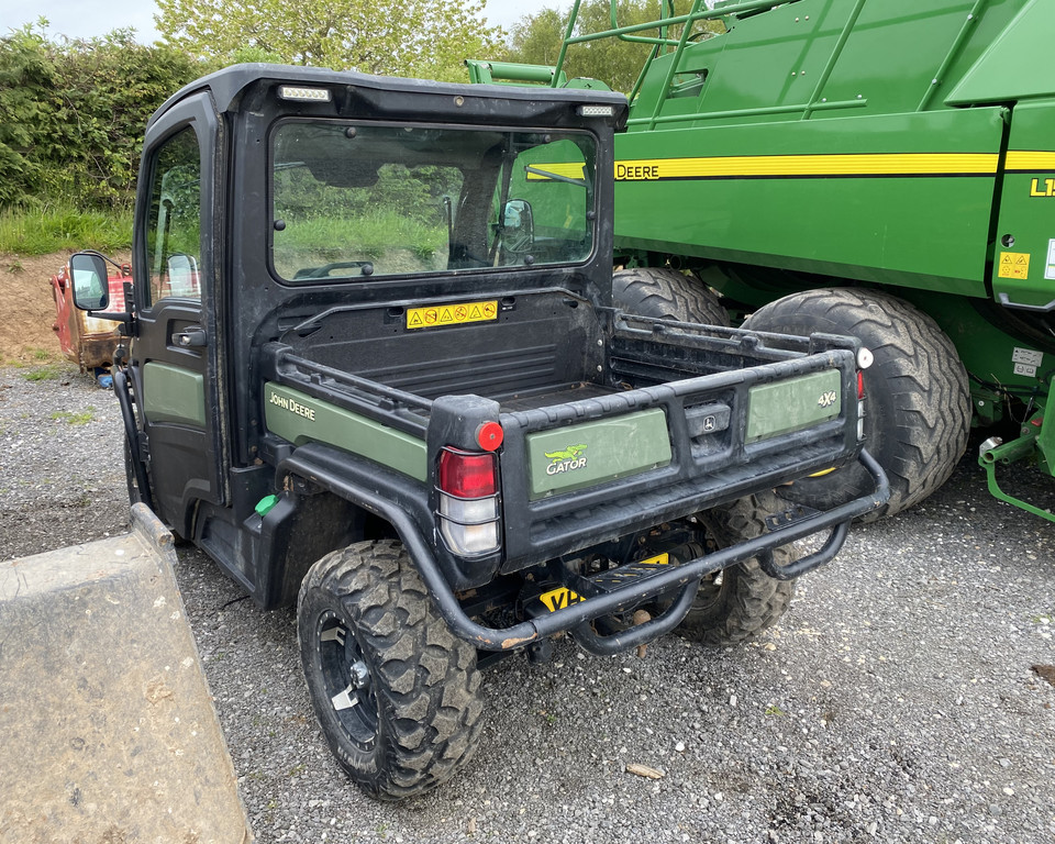 JOHN DEERE GATOR 865M