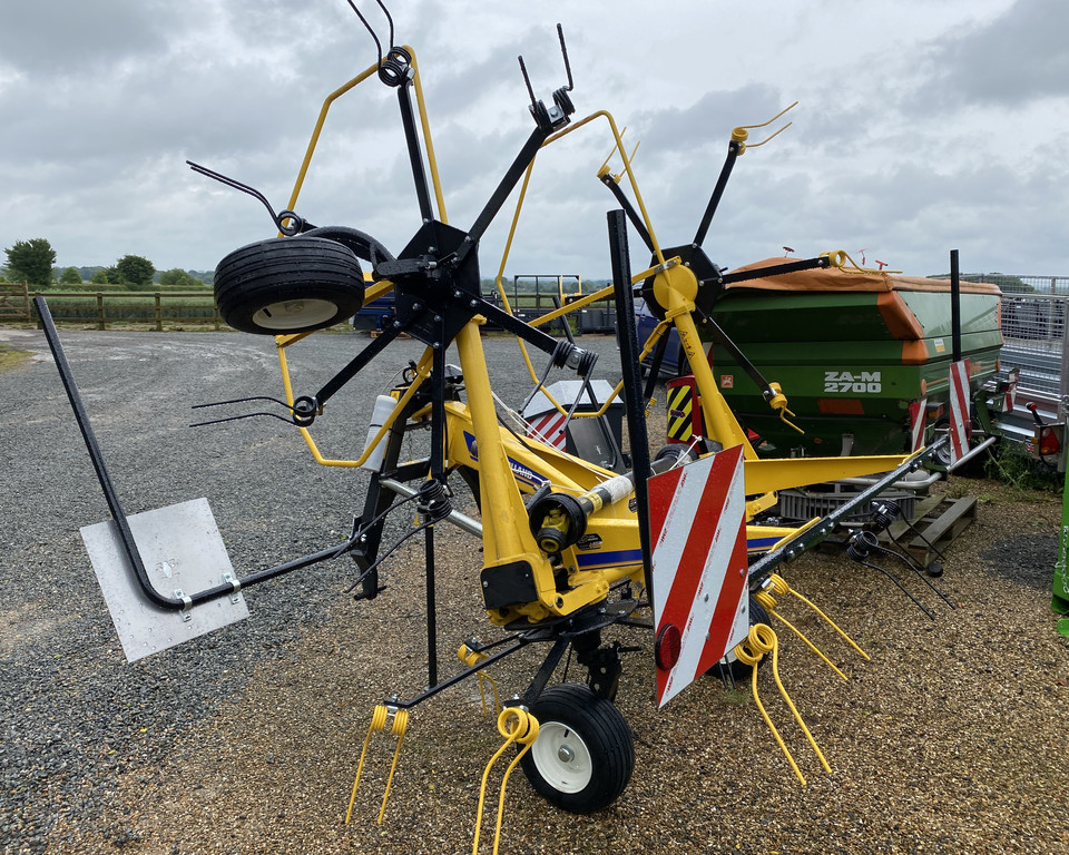 NEW HOLLAND PROTED 540 TEDDER