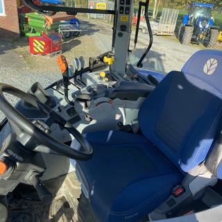 NEW HOLLAND T7.245 TRACTOR