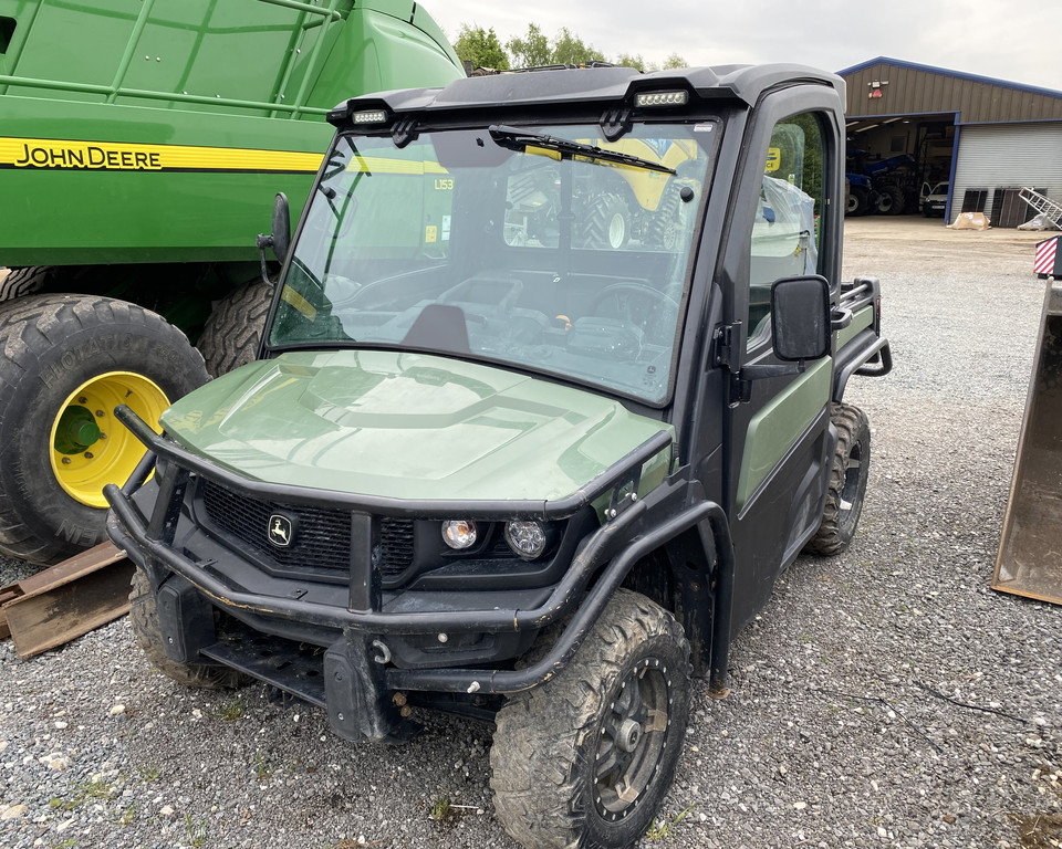 JOHN DEERE GATOR 865M