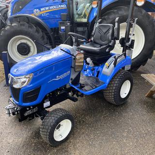 NEW HOLLAND BOOMER 25 TRACTOR