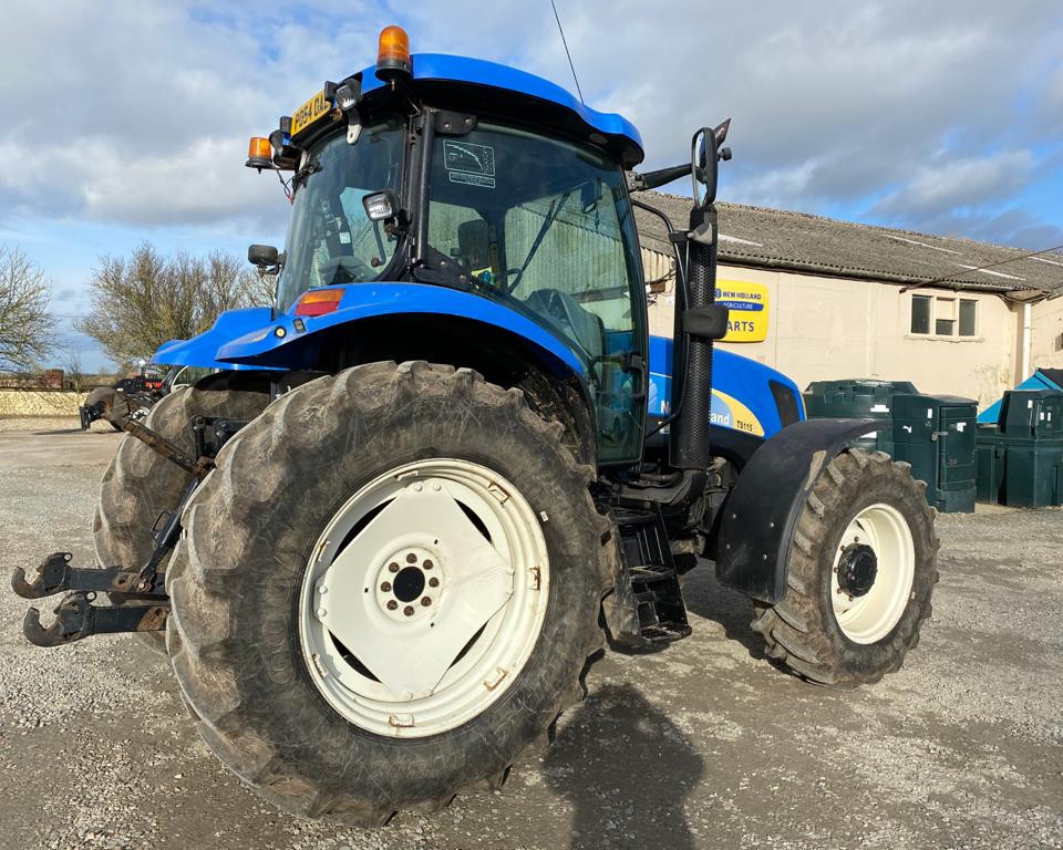 NEW HOLLAND TS115A TRACTOR