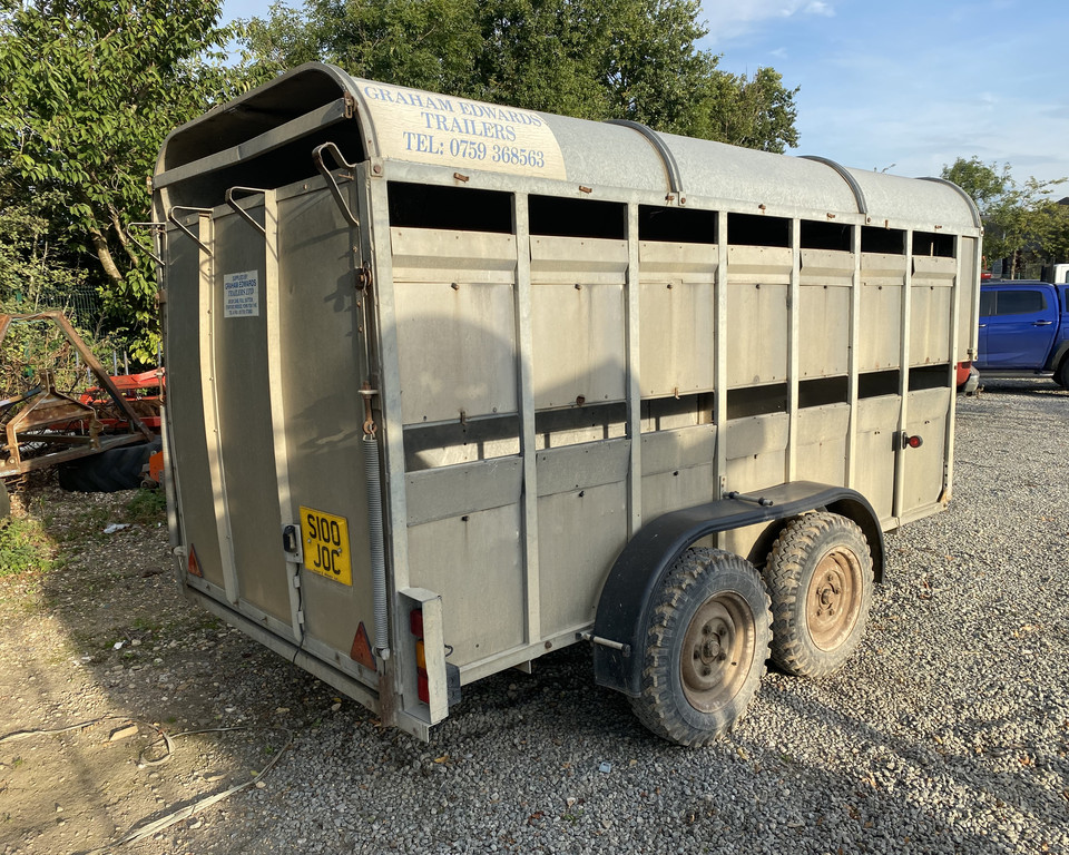 GRAHAM EDWARDS TWIN AXLE LIVESTOCK TRAILER