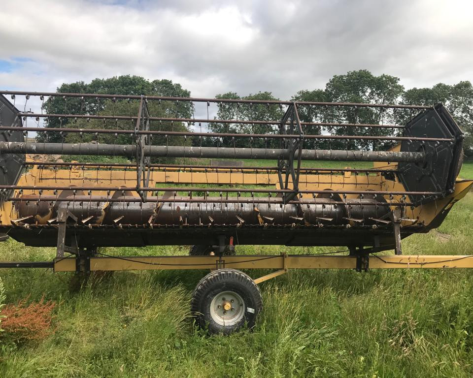 NEW HOLLAND TX62 COMBINE