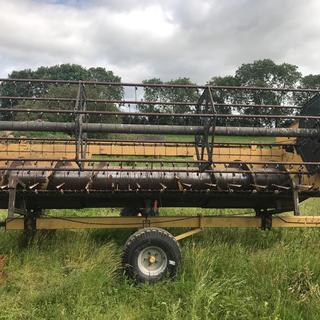 NEW HOLLAND TX62 COMBINE