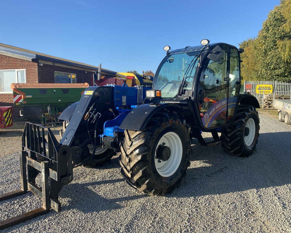 NEW HOLLAND LM7.42 ELITE TELEHANDLER