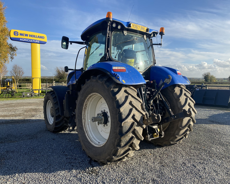 NEW HOLLAND T7.245 TRACTOR