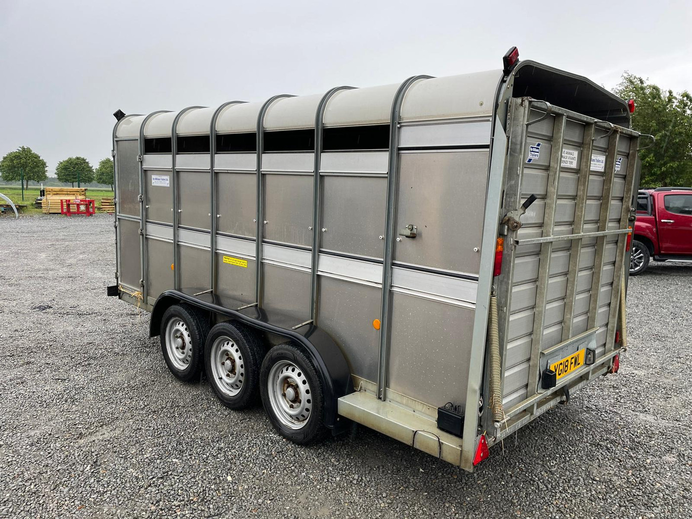 IFOR WILLIAMS 14FT TRIAXLE LIVESTOCK TRAILER | New Holland dealer in ...