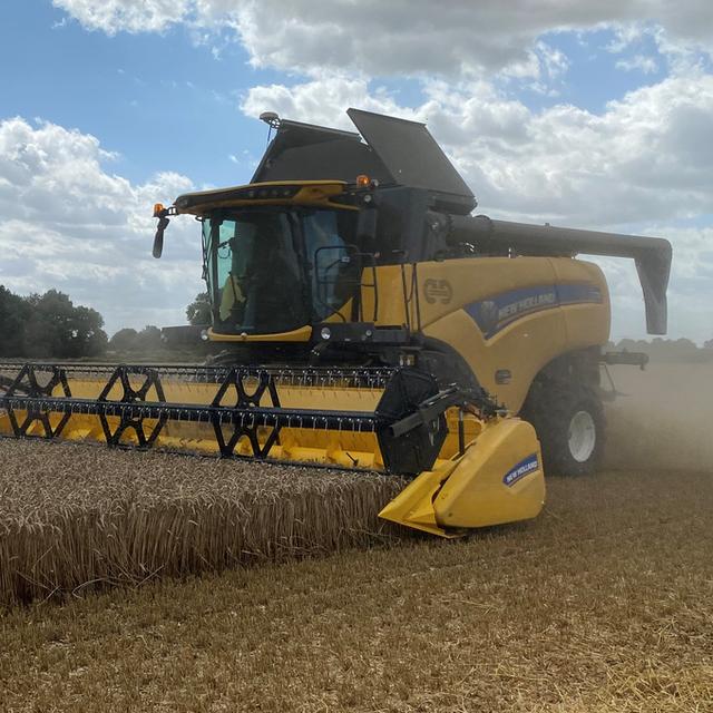 NEW HOLLAND CH7.70 COMBINE