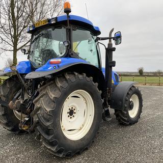 NEW HOLLAND T6070 TRACTOR