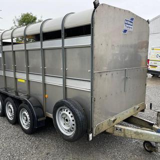  IFOR WILLIAMS 14FT TRIAXLE LIVESTOCK TRAILER