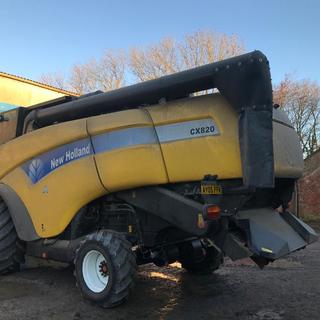 NEW HOLLAND CX820 COMBINE HARVESTER