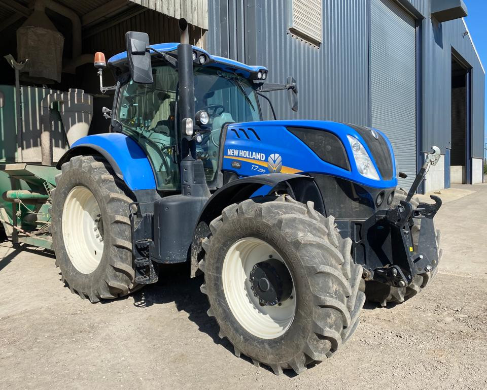 NEW HOLLAND T7.230 TRACTOR CLASSIC